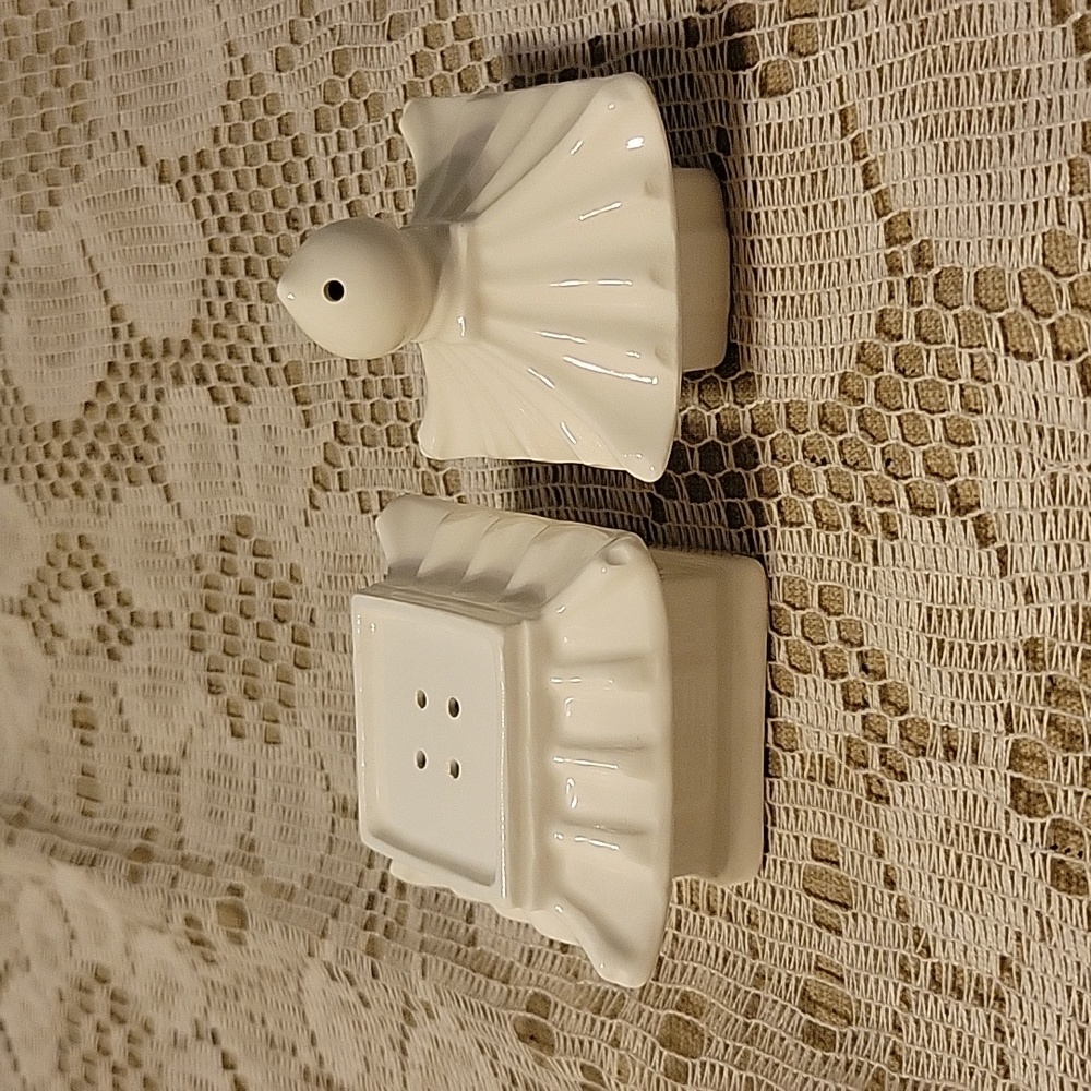 Vintage Fitz and Floyd Salt and Pepper Shaker Set